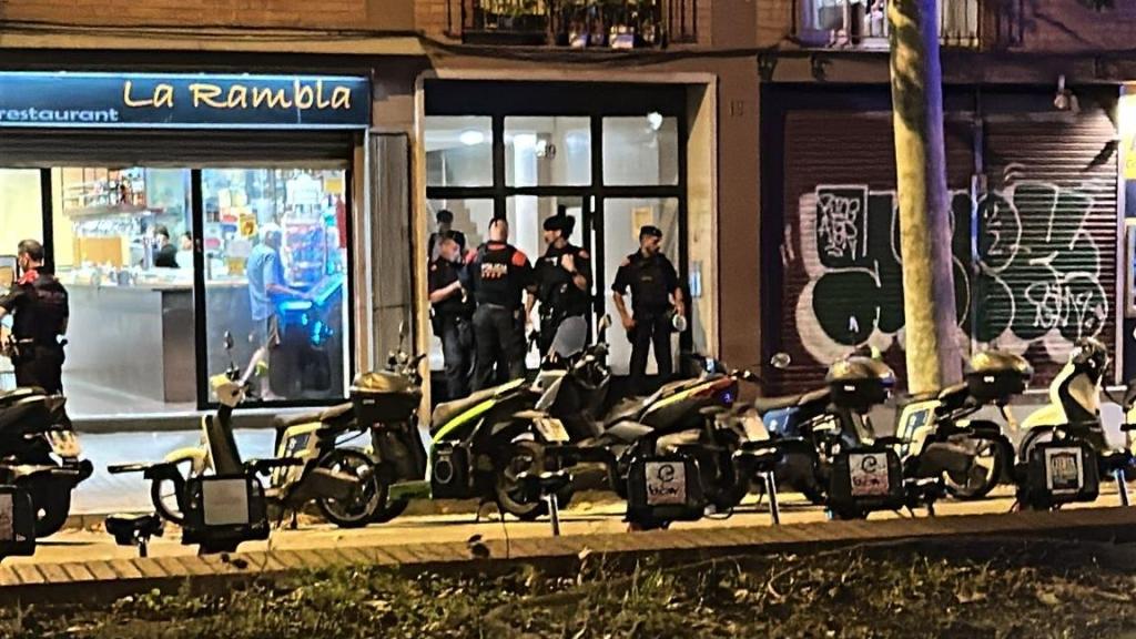Los Mossos en el lugar de los hechos en Barcelona