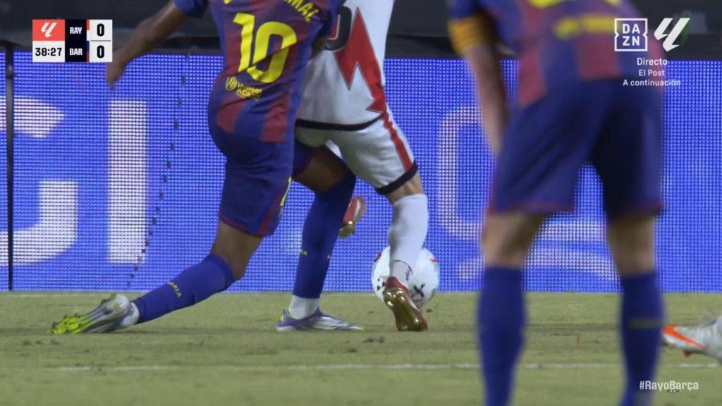 El polémico penalti pitado sobre Lamine Yamal en el Rayo-Barça