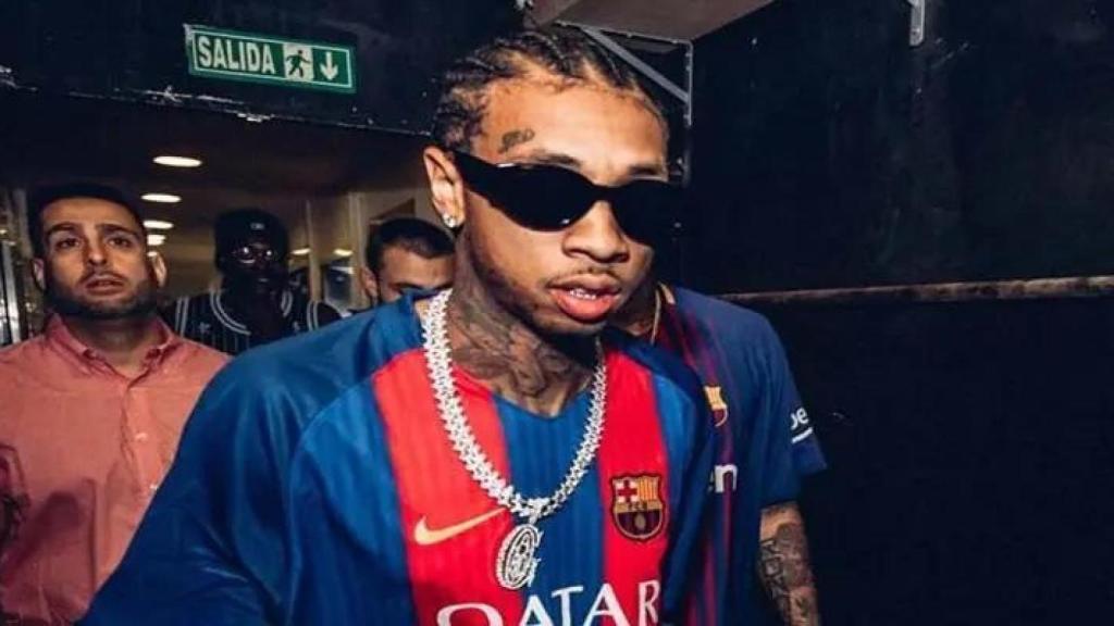 La estrella del rap Tyga con una camiseta del Barça