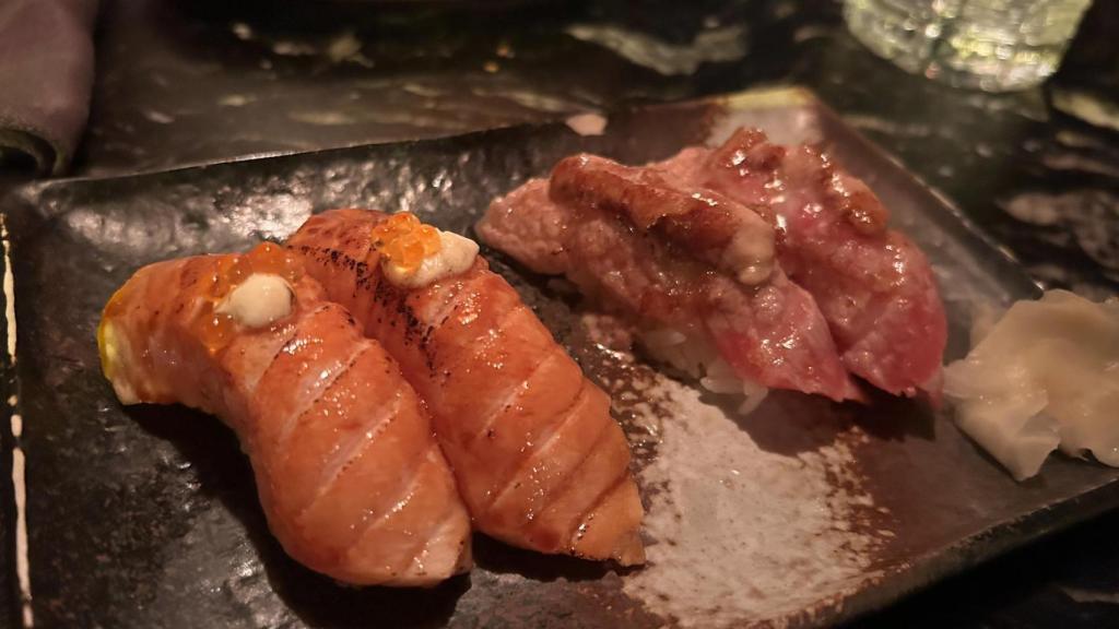 Nigiri de Salmón Aburi y de Toro y Foie