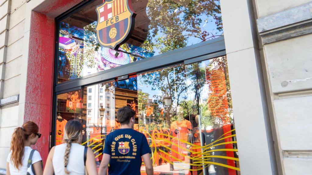 Tienda del Barça vandalizada en paseo de gracia