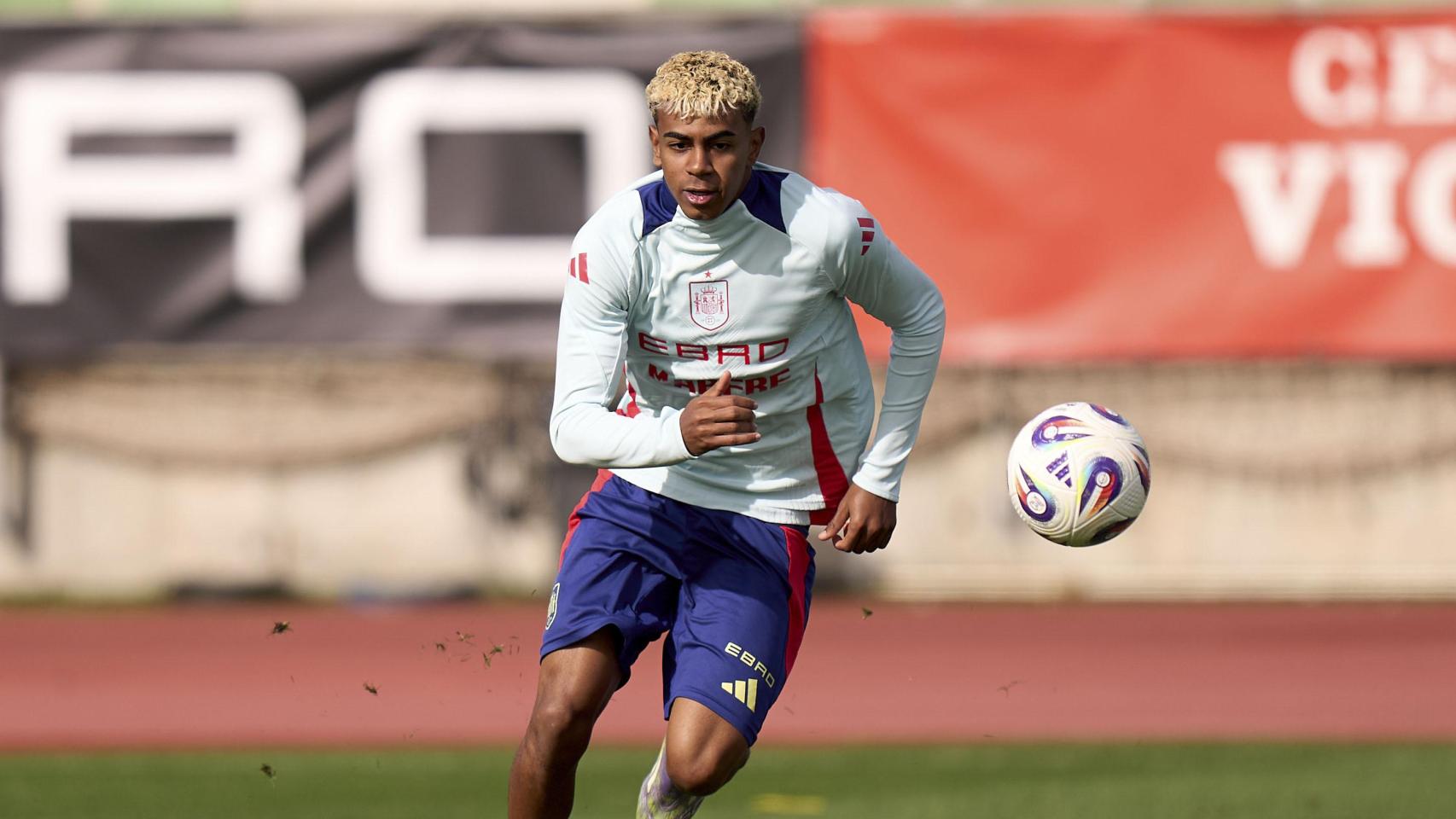 Lamine Yamal, en un entrenamiento con la selección española