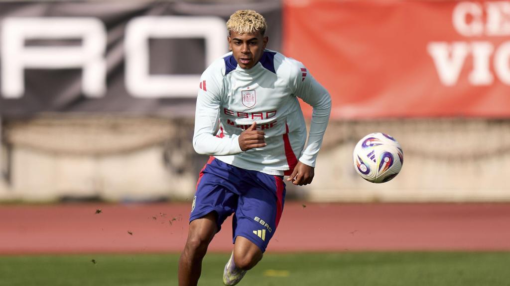 Lamine Yamal, en un entrenamiento con la selección española