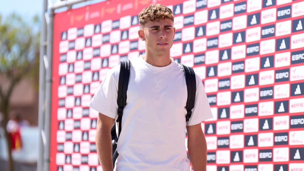 Fermín López llega a la concentración con la selección española