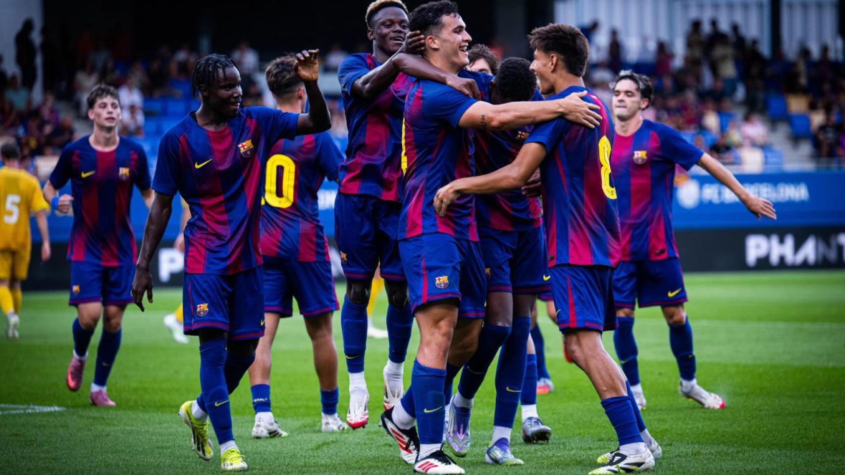 Los jugadores del Barça B celebran un gol en el amistoso contra L'Hospitalet