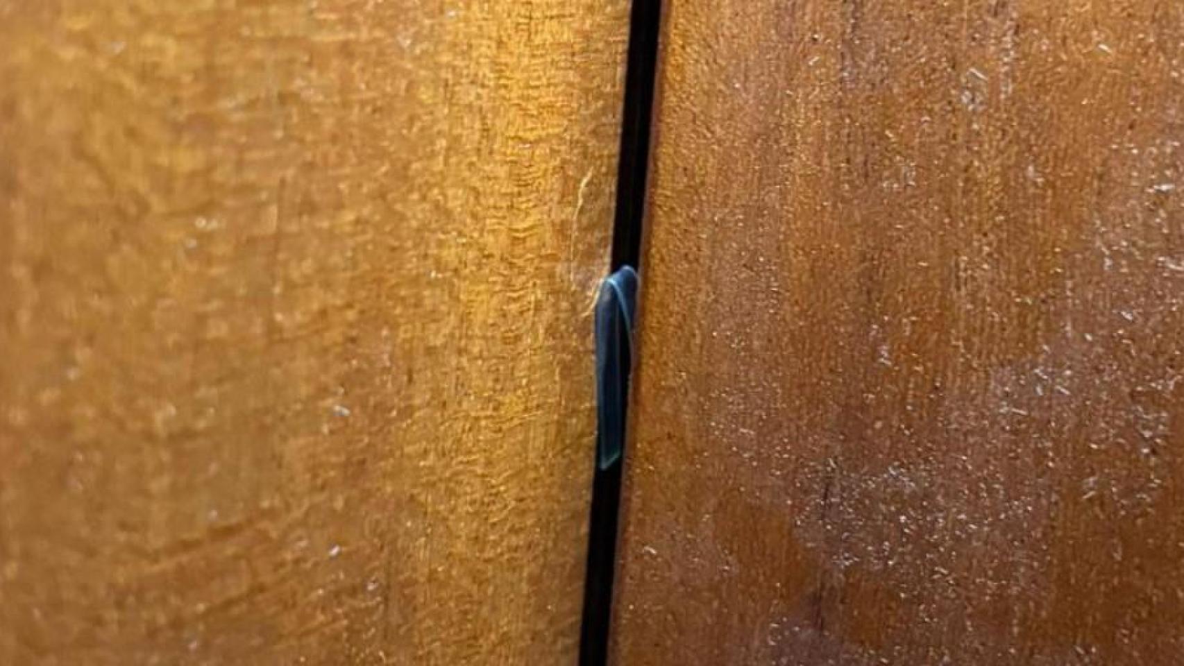 Marcadores encontrados por los Mossos en la puerta de un edificio del Eixample de Barcelona en el que querían entrar a robar