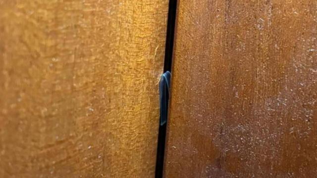 Marcadores encontrados por los Mossos en la puerta de un edificio del Eixample de Barcelona en el que querían entrar a robar