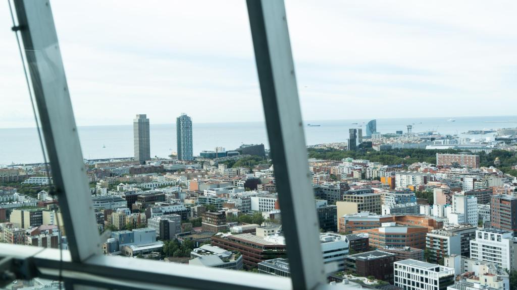 Vistes a la platja de la Barceloneta des del Mirador Torre Glòries