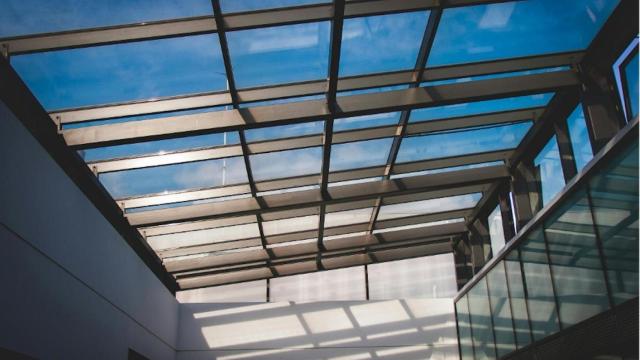 Los lucernarios mejoran el ambiente en el lugar de trabajo