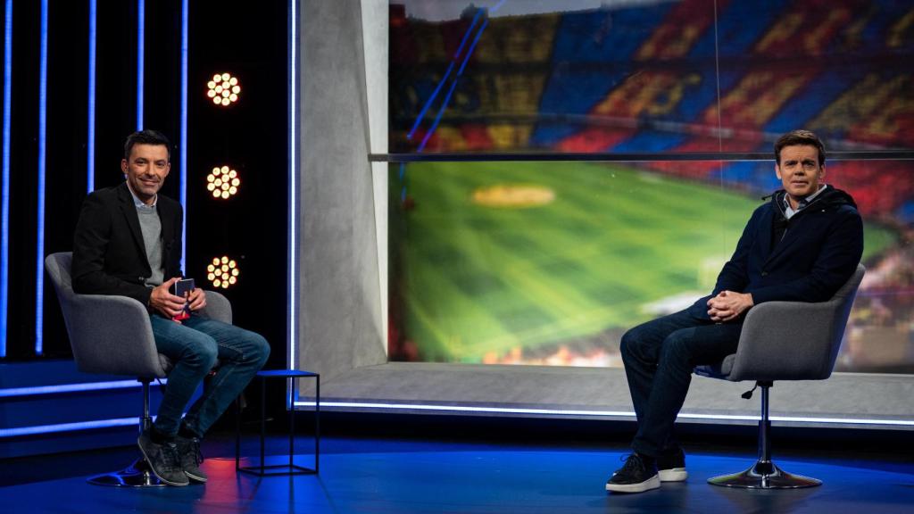 Álex Barbany, a la derecha, en una entrevista con Barça TV