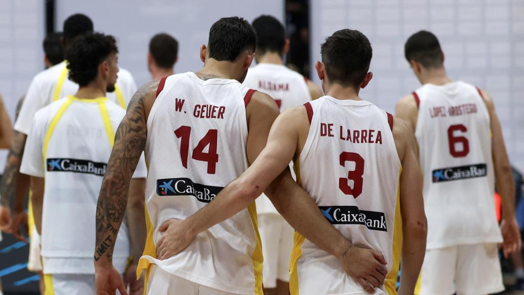 Los jugadores de la selección española de basket, cabizbajos tras caer eliminados del Eurobasket