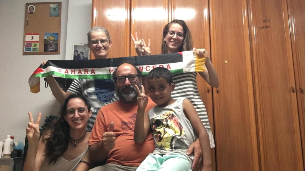 La familia de Itziar junto con Mohammed en Rubí