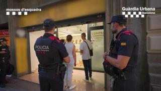 Operativo en tiendas de compraventa de oro del centro de Barcelona