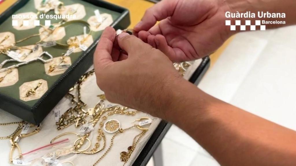 Joies robades trobades als establiments de compravenda d'or de l'Eixample