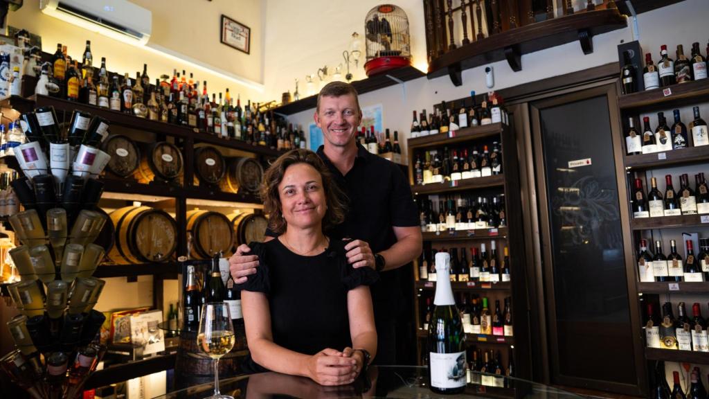 Kopeikin Konstantin y Zhanna Kopeykina, actuales dueños de la licorería más emblemática de Barcelona