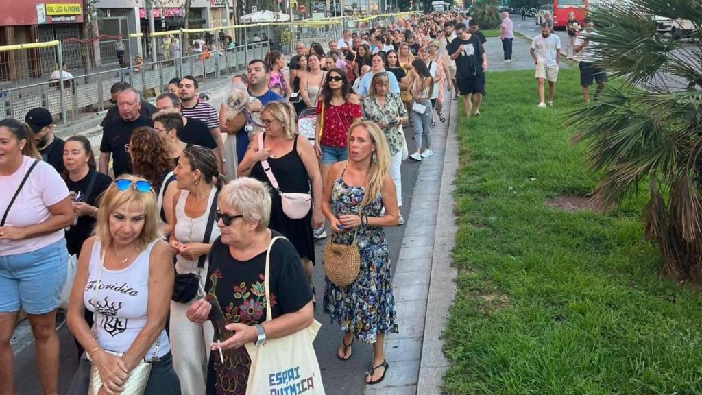 Manifestación de vecinos de Sants-Montjuïc contra la inseguridad