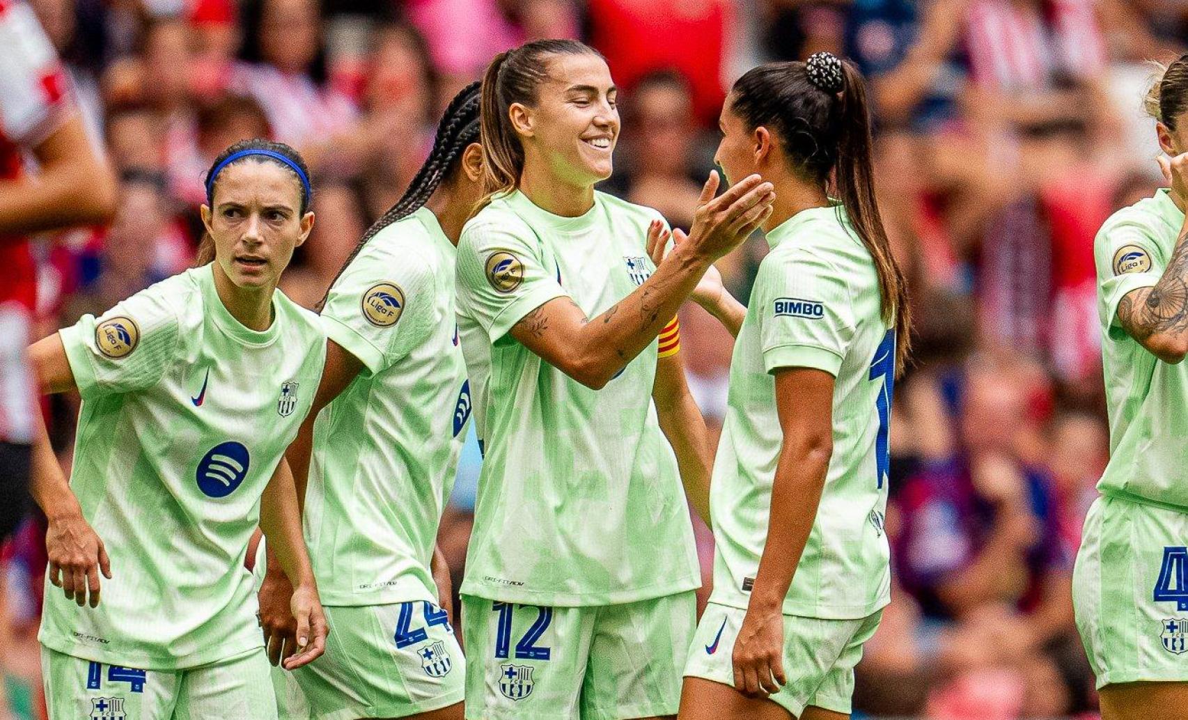 Patri Guijarro, futbolista del Barça Femenino, celebra su gol desde el mediocampo contra el Athletic