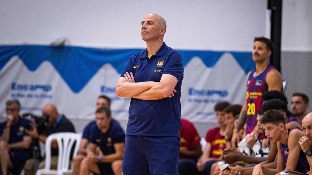 Joan Peñarroya, serio durante el Barça de basket-París de pretemporada