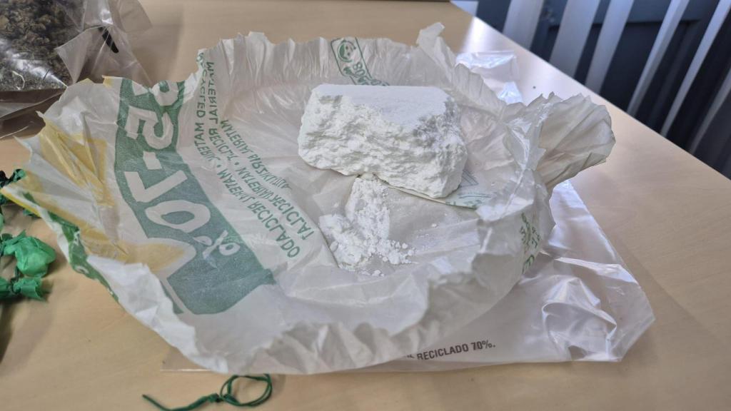 Material aprehès després de la desarticulació d'una xarxa dedicada al tràfic de drogues a L'Hospitalet de Llobregat