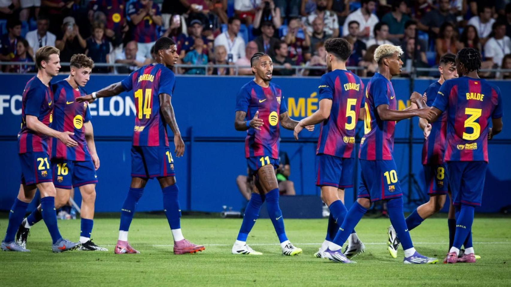 Los jugadores del Barça celebran un gol durante el Trofeo Joan Gamper en el Estadi Johan Cruyff