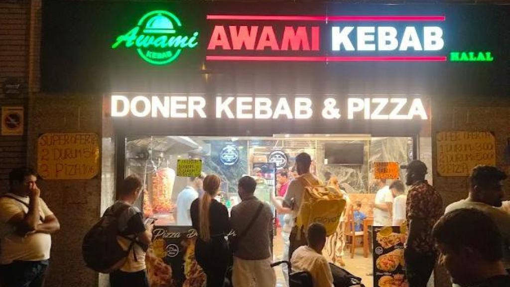 Exterior del nuevo AWAMI Kebab en Badalona