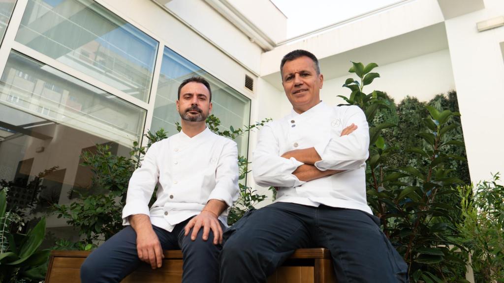 Eduard Xatruch (izquierda) y Oriol Castro (derecha), chefs del restaurante Disfrutar