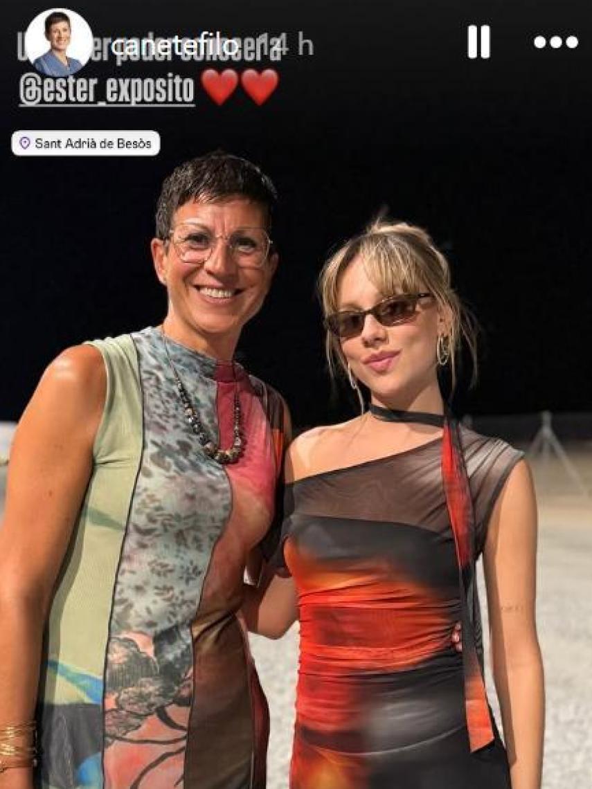 L'alcaldessa de Sant Adrià del Besós, Filo Cañete amb la famosa actriu Esther Expósito