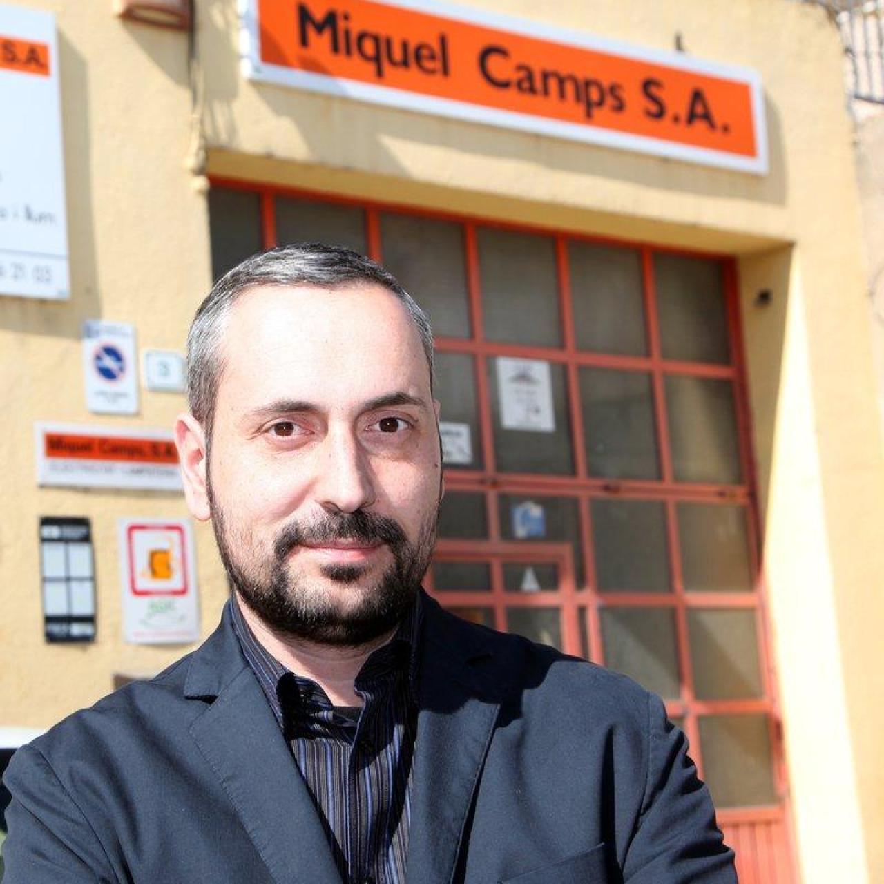 Miquel Camps, delante de la sede de Miquel Camps SA en 2014