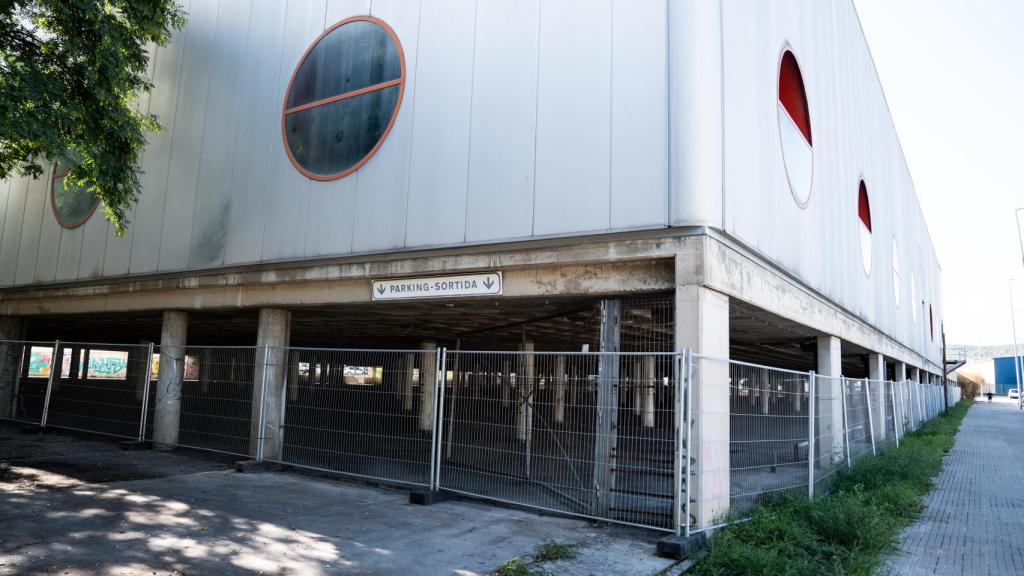 Un aparcament abandonat a pocs metres del Brisa Open Air de Gavà