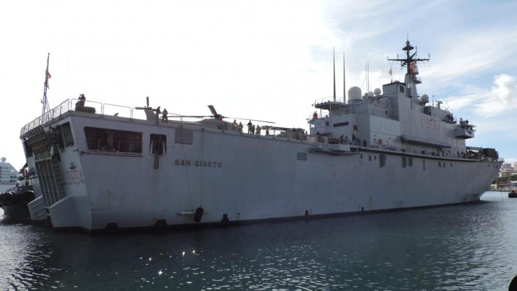 El buque anfibio San Giusto de la Marina Italiana
