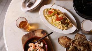 Platos de Tapas Lobito, el nuevo bar informal de moda en el Born