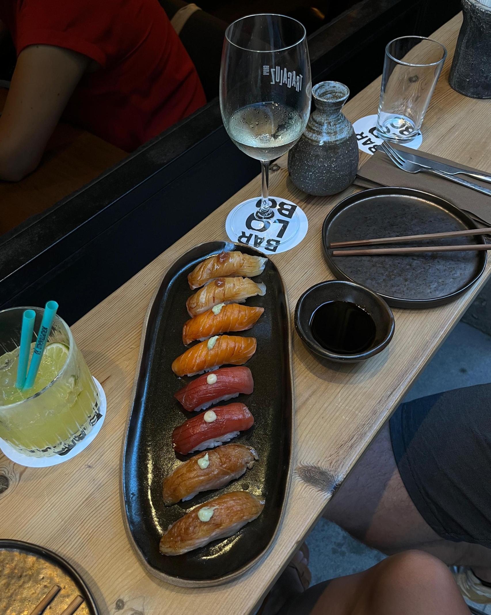 Plato de nigiris del restaurante Tapas Lobito, lo nuevo de Grupo Tragaluz