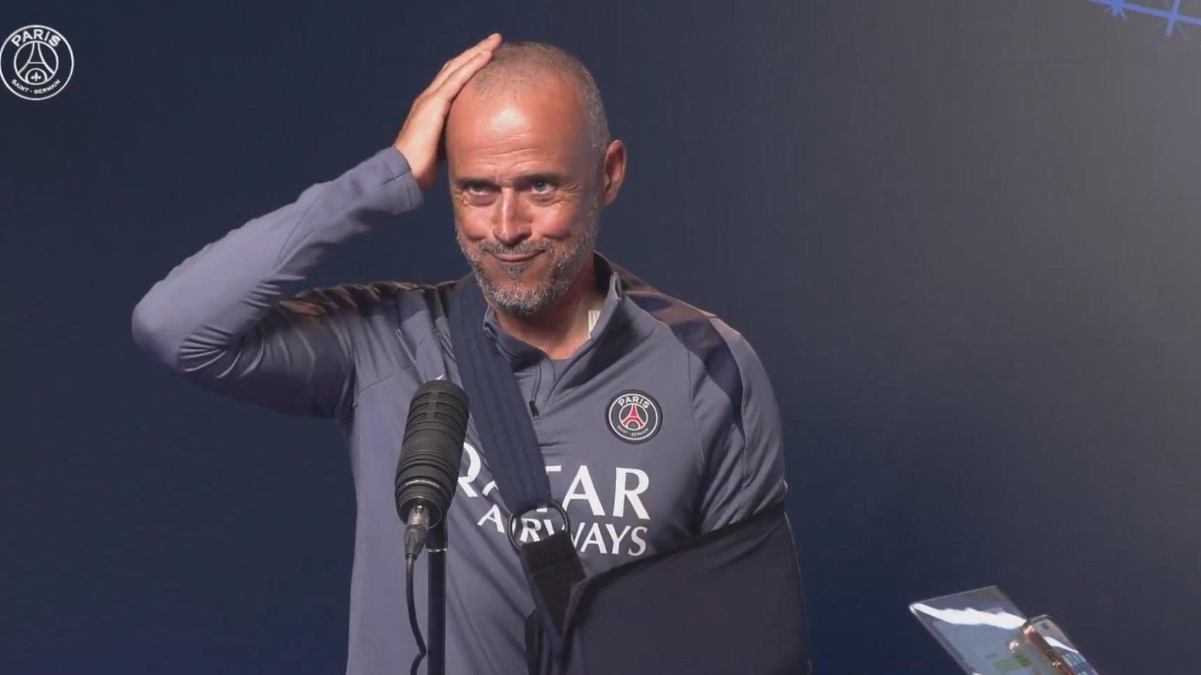 El nuevo 'look' de Luis Enrique traes su caída en bici