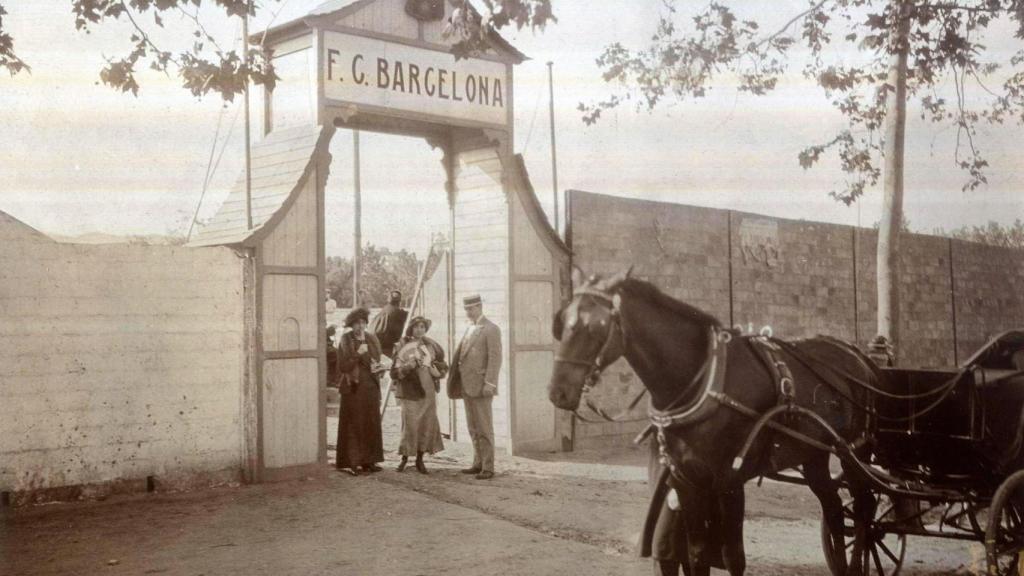 La entrada del Campo de la Calle Industria en 1910