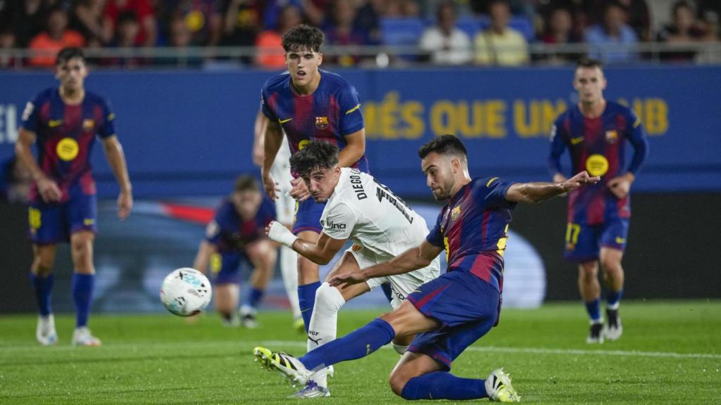 Éric García y Pau Cubarsí durante el Barça-Valencia