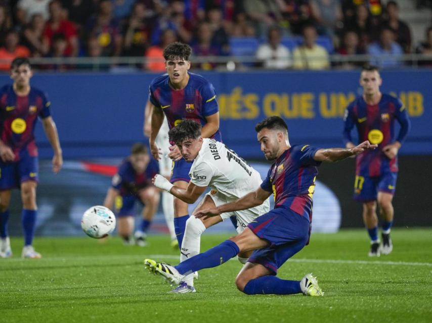 Éric García y Pau Cubarsí durante el Barça-Valencia