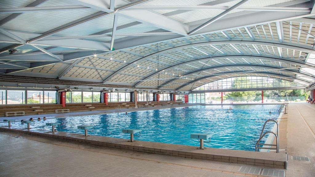 Molins de Rei invertirá 1,5 millones de euros para rehabilitar la piscina municipal