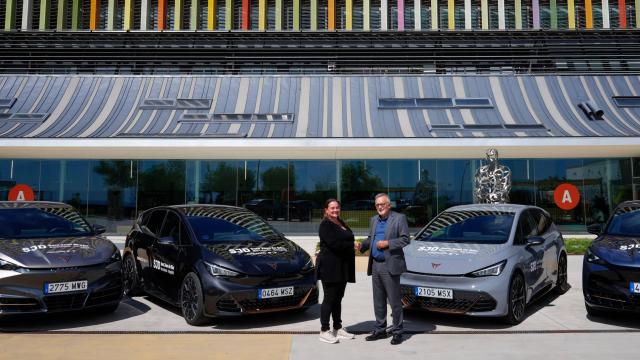 La Fundación Seat Cupra dona cuatro coches al Hospital Sant Joan de Déu de Barcelona