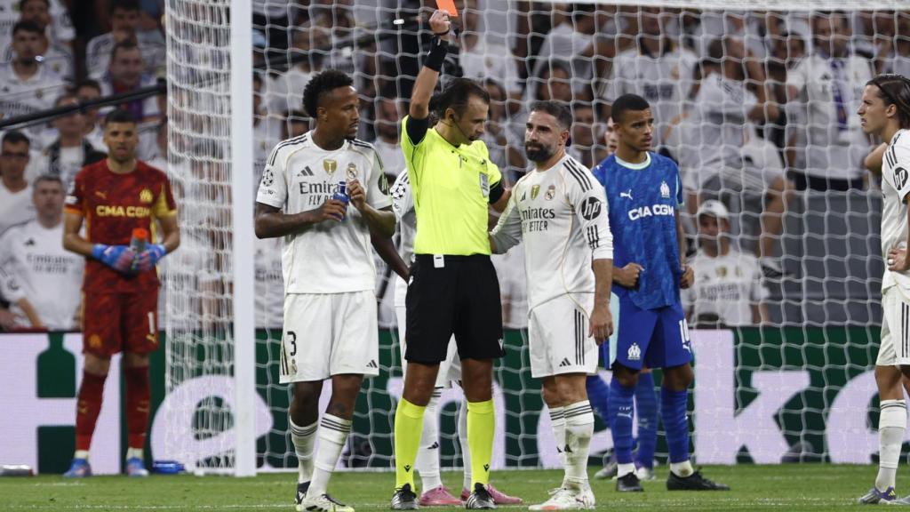 Dani Carvajal, expulsado tras dar un cabezazo a Gerónimo Rulli en el Real Madrid-Olympique de Marsella