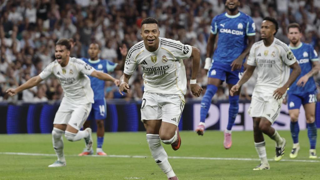 Kylian Mbappé celebra su doblete de penaltis en el Real Madrid-Olympique de Marsella