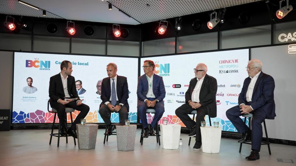Ángel Díaz, vicepresidente de Amics de la Rambla y responsable de Observatori Rambla, Javier Cottet, CEO de Cottet y socio de Comertia, Gabriel Jené, presidente de Barcelona Oberta y Màxim López, gerente de Comercio, Restauración, Alimentación y Mercados en la jornada inaugural de la tercera edición del foro BCN Desperta