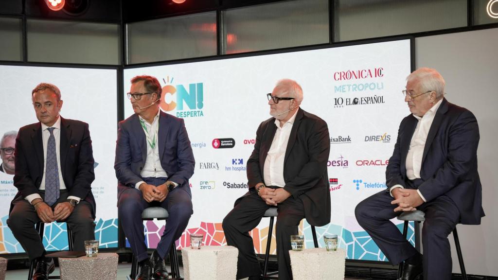 Àngel Díaz, vicepresident d'Amics de la Rambla i responsable d'Observatori Rambla, Javier Cottet, CEO de Cottet i soci de Comertia, Gabriel Jené, president de Barcelona Oberta i Màxim López, gerent de Comerç, Restauració, Alimentació i Mercats en la jornada inaugural de la tercera edició del fòrum BCN Desperta