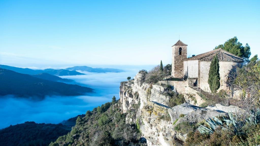 Castillo del pueblo medieval de Siurana, un pueblo de cuento en el Priorat