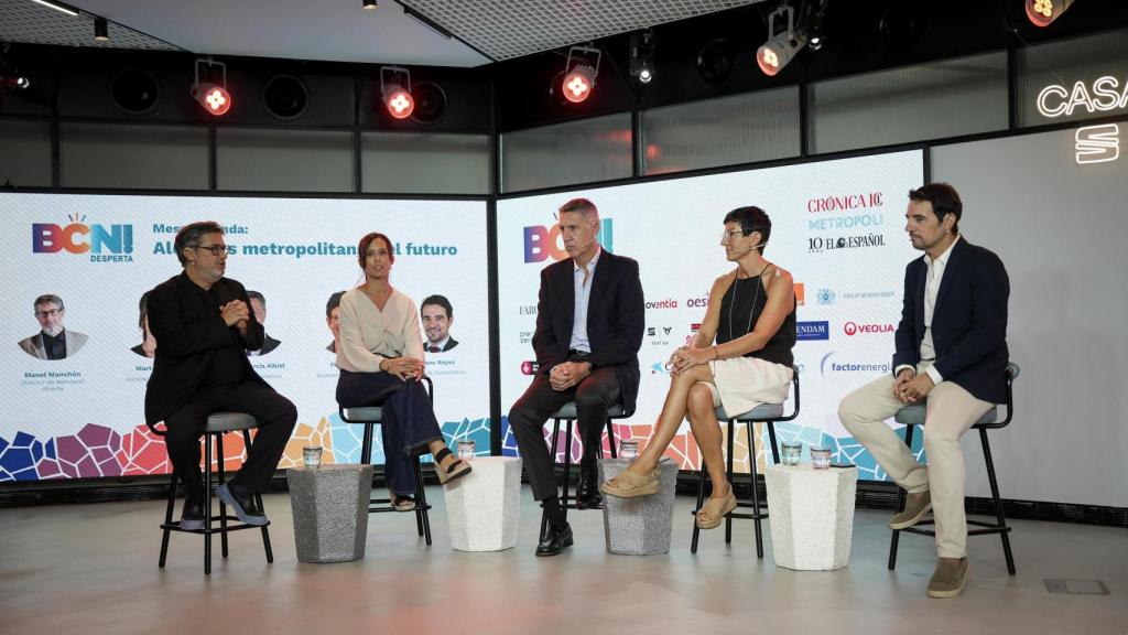Mesa redonda con Marta Farrés, alcaldesa de Sabadell, Xavier García Albiol, alcalde de Badalona Filo Cañete, alcaldesa de Sant Adrià de Besós y Manu Reyes, alcalde de Castelldefels