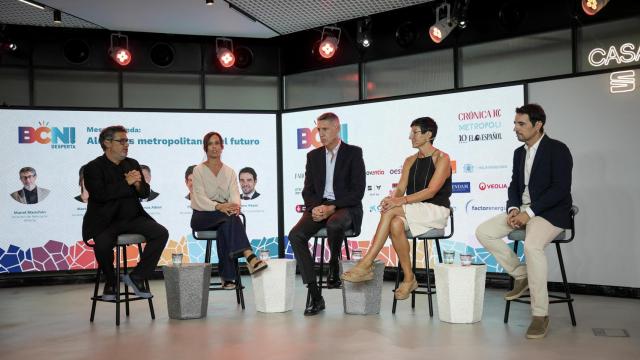 Mesa redonda con Marta Farrés, alcaldesa de Sabadell, Xavier García Albiol, alcalde de Badalona Filo Cañete, alcaldesa de Sant Adrià de Besós y Manu Reyes, alcalde de Castelldefels