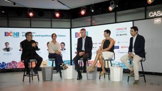 Mesa redonda con Marta Farrés, alcaldesa de Sabadell, Xavier García Albiol, alcalde de Badalona Filo Cañete, alcaldesa de Sant Adrià de Besós y Manu Reyes, alcalde de Castelldefels
