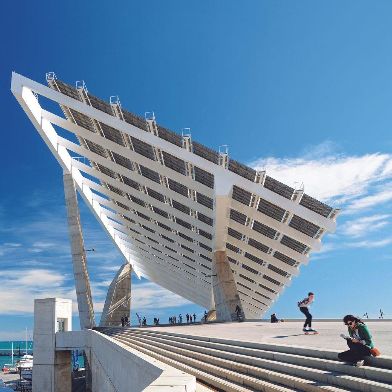 Placa fotovoltaica de la Plaza del Fòrum
