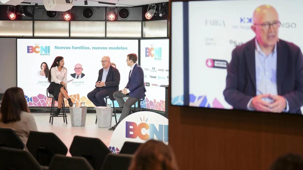 Ángela Vázquez (Metrópoli), Jaume Vendrell (INCASOL) y Daniel Pozo (Idealista) durante la jornada del BCN Desperta