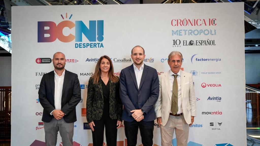 El arquitecto y concejal de Sant Adrià de Besòs, José Gras; el jurista Joan Trayter: y la alcaldesa de la Garriga, Meritxell Budó, en las jornadas del Barcelona Desperta