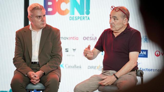 El ex director de aeropuertos de Catalunya, Òscar Oliver; y el decano de comunicación de la UVIC y analista, Josep Burgaya, en las jornadas del Barcelona Desperta